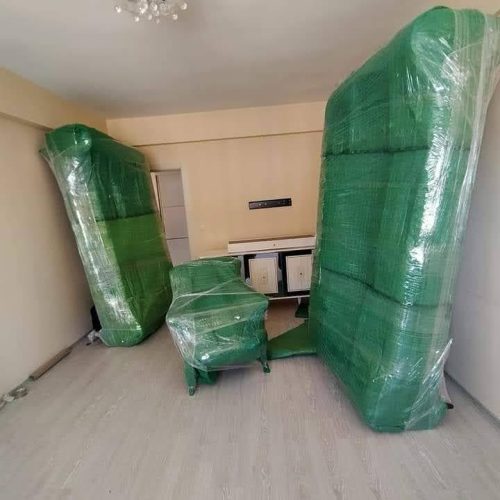 Eşyaların ambalajlandığı ve paketlendiği süreçteki görüntü.