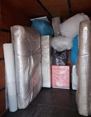 Evden eve taşımacılık sürecinde eşyaların paketlenmesi ve ambalajlanması.