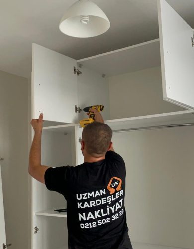Evden Eve taşımacılıkta eşyalarınız özenle, marangozlarımız tarafından sökülür.