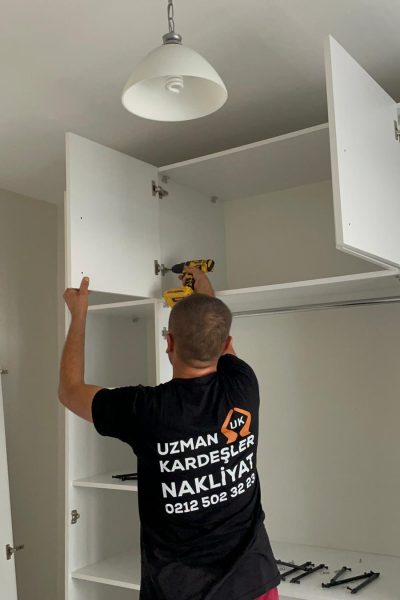 Evden Eve taşımacılıkta eşyalarınız özenle, marangozlarımız tarafından sökülür.