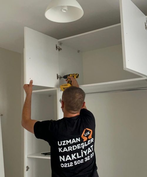 Evden Eve taşımacılıkta eşyalarınız özenle, marangozlarımız tarafından sökülür.