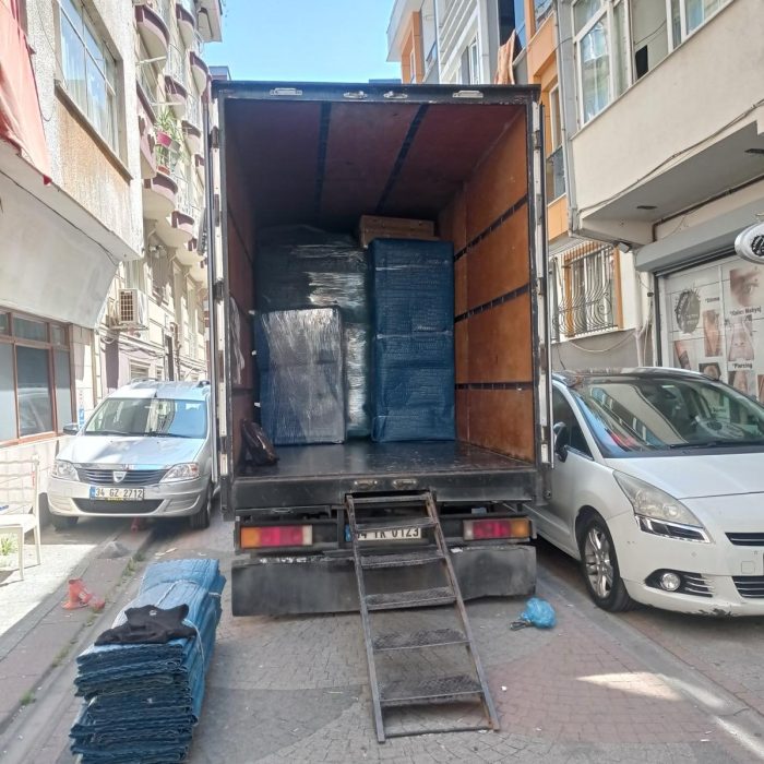 İstanbul ofis taşımacılığı fiyatlarını, taşınma sürecine ve eşya miktarına göre belirliyoruz.