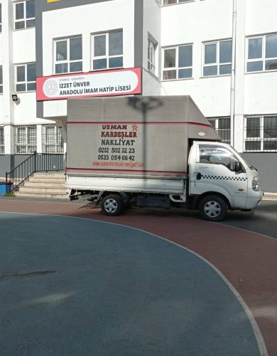 Kamyonetçi evden eve nakliyat firması, eşyaları taşırken güvenli bir hizmet sunuyoruz.