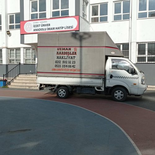 Kamyonetçi evden eve nakliyat firması, eşyaları taşırken güvenli bir hizmet sunuyoruz.