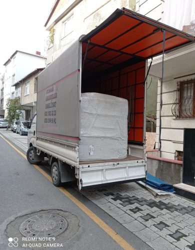 Parça eşya taşımacılığı için eşyaların ambalajlanması süreci.