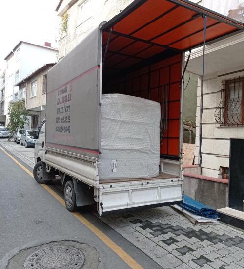 Parça eşya taşımacılığı için eşyaların ambalajlanması süreci.